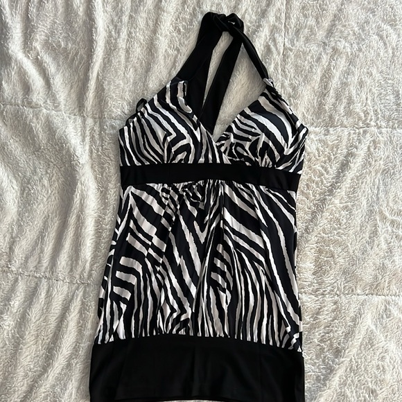 Lot 8- Dressy tops - medium - Picture 5 of 5